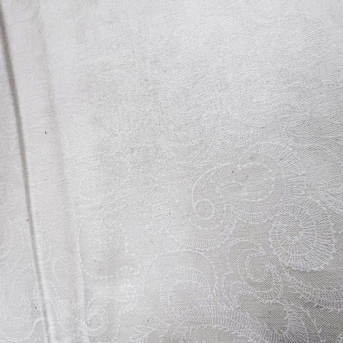 DESTASH Floating Stars Throw Quilt Kit, Connecting Threads Rhapsody in Reds, Red White Floral Lap Throw Quilt Kit