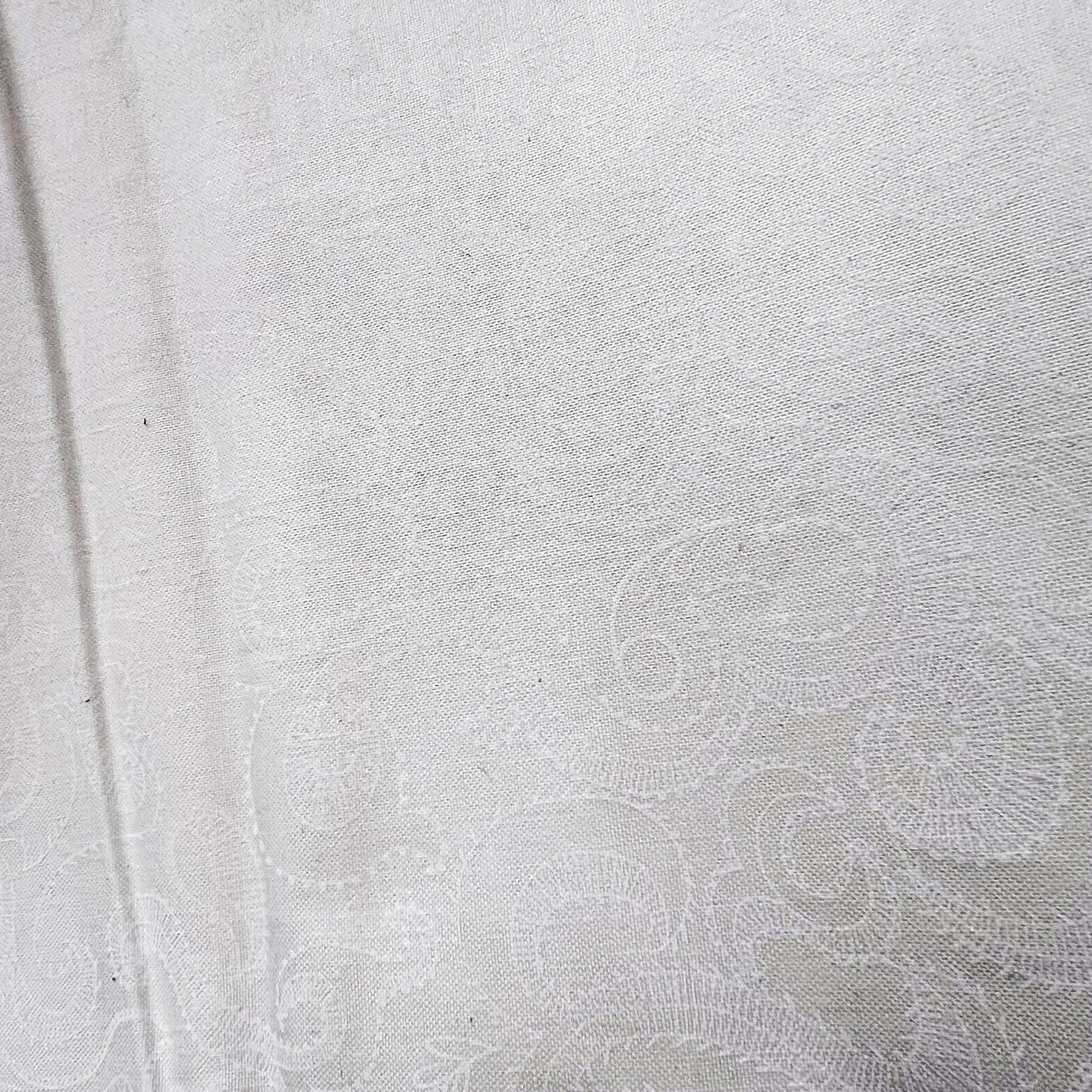 DESTASH Floating Stars Throw Quilt Kit, Connecting Threads Rhapsody in Reds, Red White Floral Lap Throw Quilt Kit