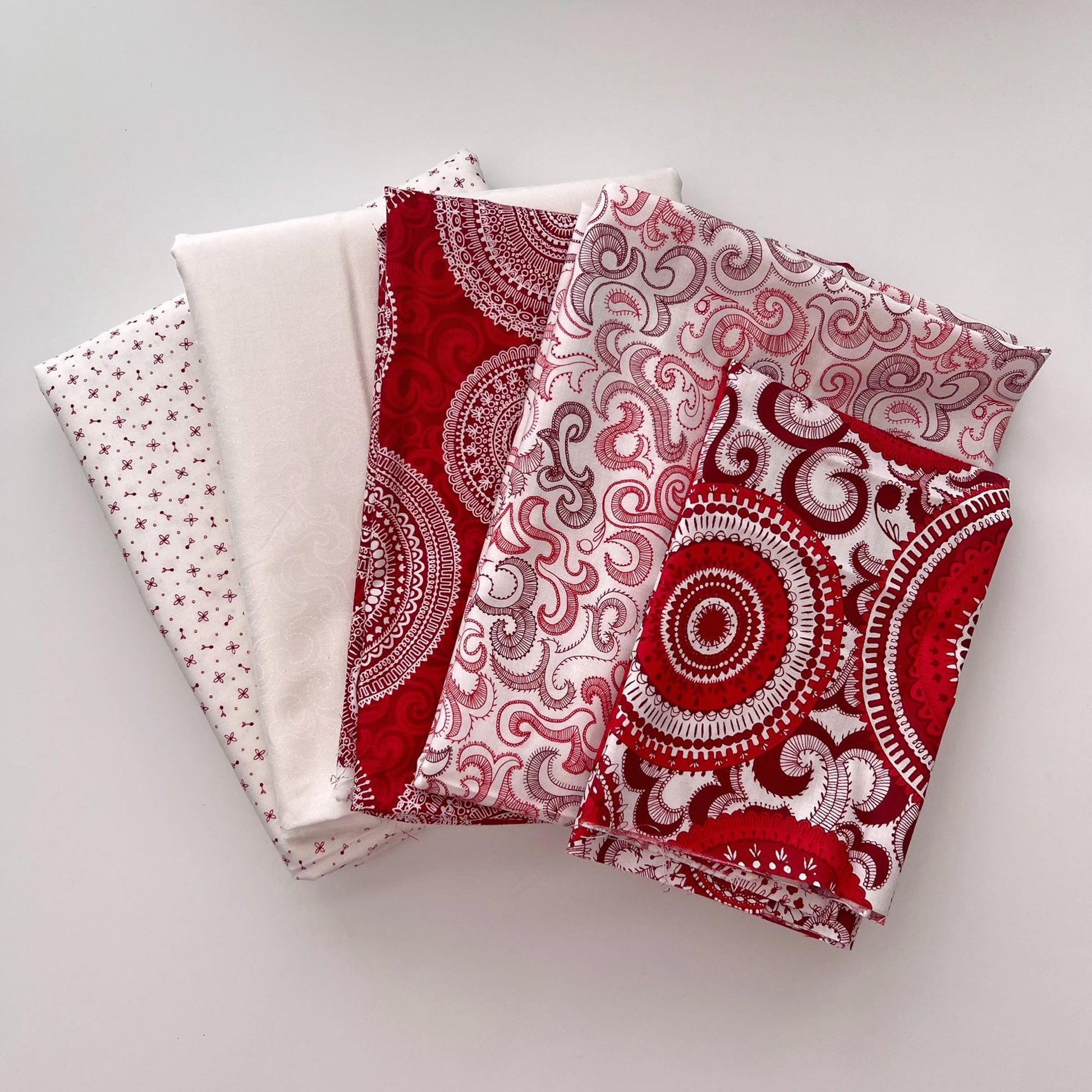 DESTASH Floating Stars Throw Quilt Kit, Connecting Threads Rhapsody in Reds, Red White Floral Lap Throw Quilt Kit