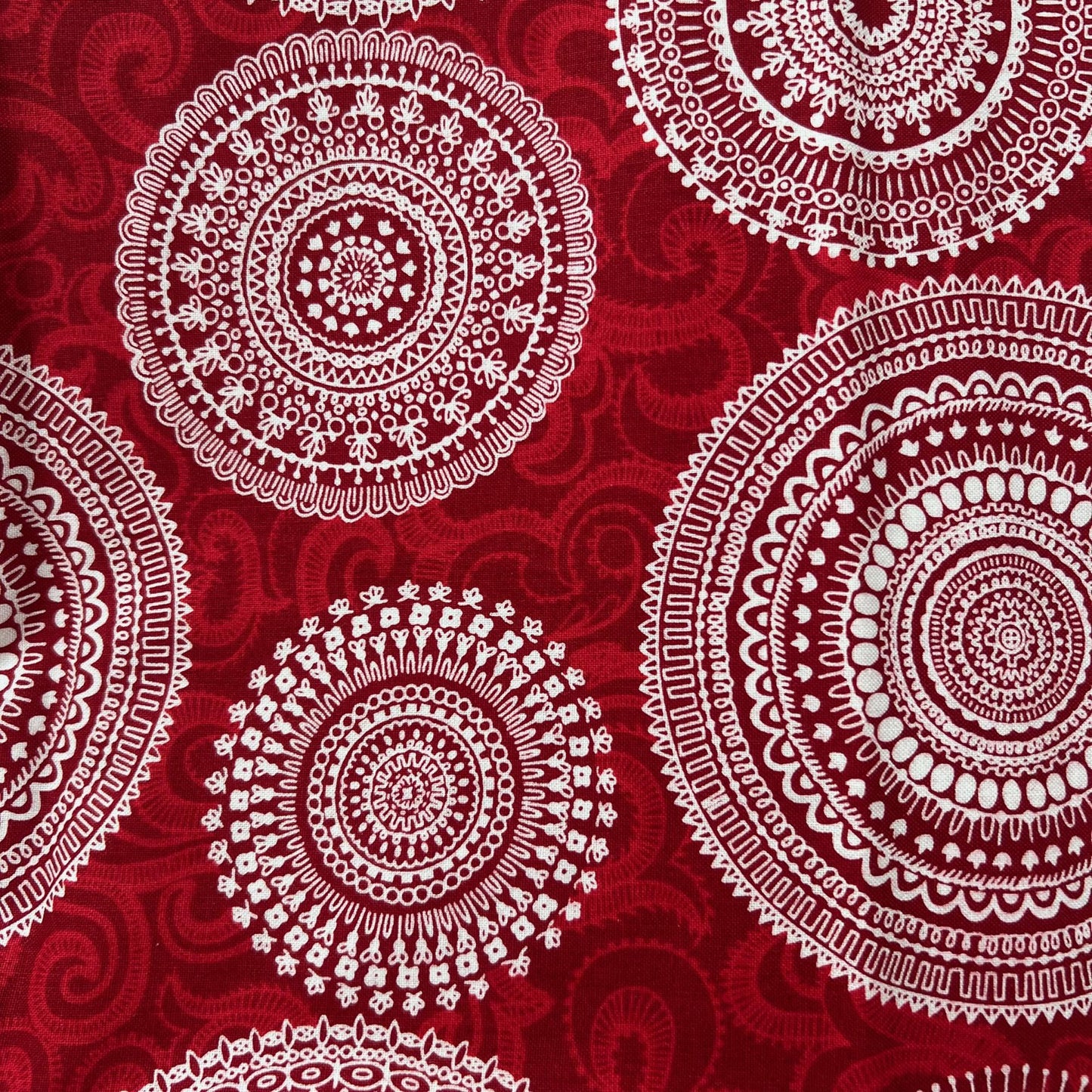 DESTASH Floating Stars Throw Quilt Kit, Connecting Threads Rhapsody in Reds, Red White Floral Lap Throw Quilt Kit