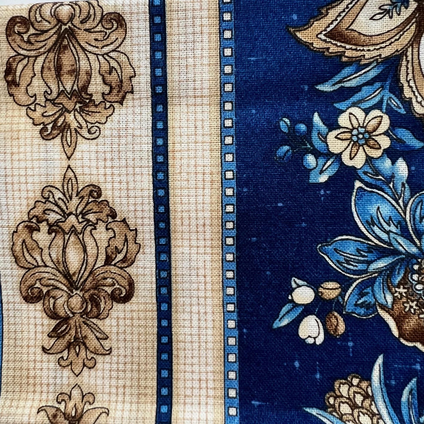 DESTASH Marquis Indigo Colorway Complete Table Runner Kit, Robert Kaufman FQ-748-10, Blue Brown Beige Table Runner Topper Quilt Kit