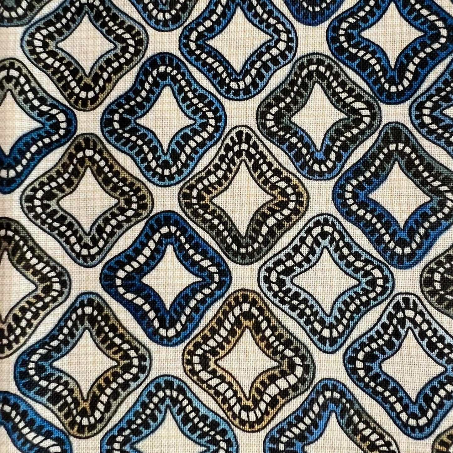 DESTASH Marquis Indigo Colorway Complete Table Runner Kit, Robert Kaufman FQ-748-10, Blue Brown Beige Table Runner Topper Quilt Kit