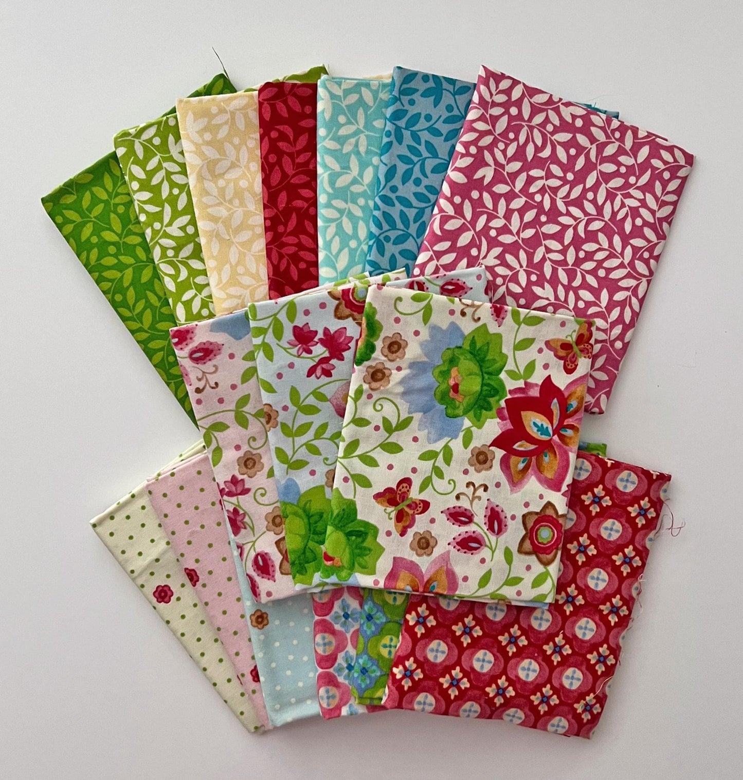DESTASH Suzette 16 Fat Quarter Bundle, Clotilde 270576, Green Blue Pink Floral Fat Quarters