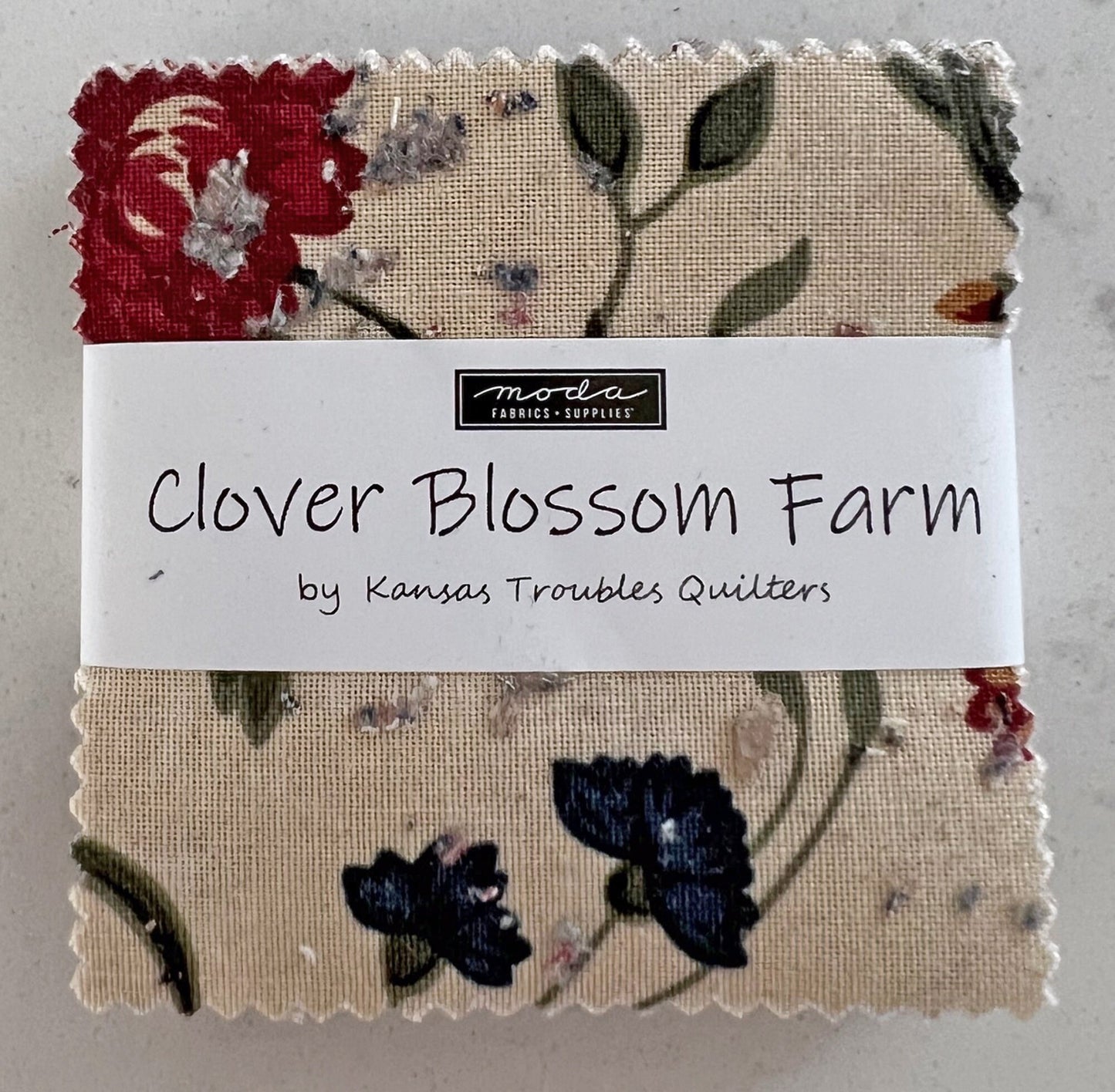 Tulips in Clover Pillow Cover Pattern Kit, Moda PS 9710 MC, Clover Blossom Farm Mini Charm with Melon Template, Kansas Troubles
