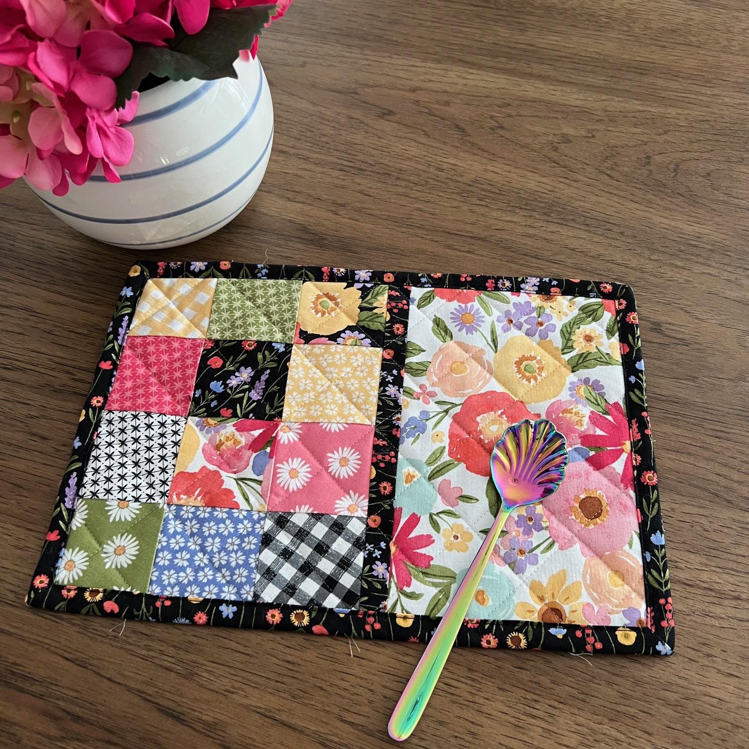 Springtime Floral Quilted Mug Rug, 8.5" x 12", Flora No 6 Mini Table Quilt, Small Place Mat Placemats, Snack Mat, Floral Mini Quilt