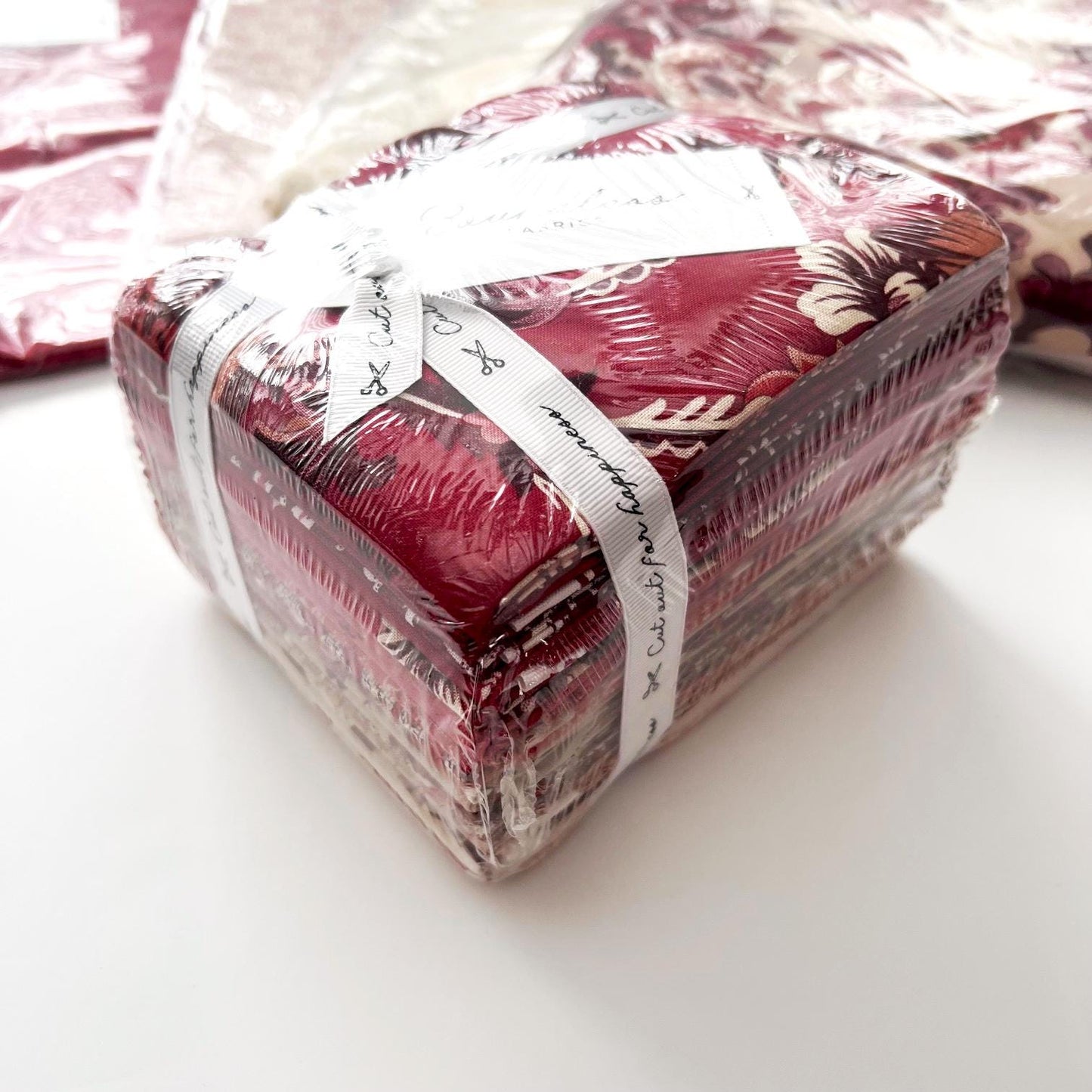 DESTASH Decadent Diamonds Maison Rouge Complete Quilt Kit, Craftsy Boundless Fabrics, Red Tan Floral Quilt Kit