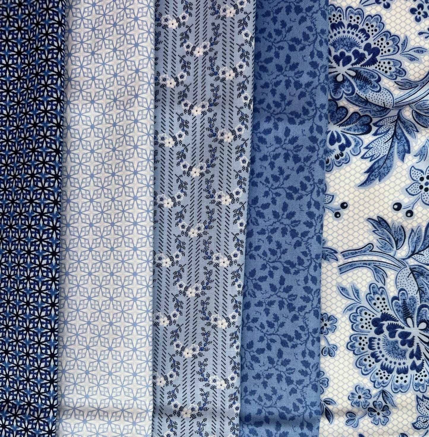 DESTASH Weaver's Waltz Twin Quilt Kit, Connecting Threads Tea Service, Blue White Floral Twin Size Quilt Kit