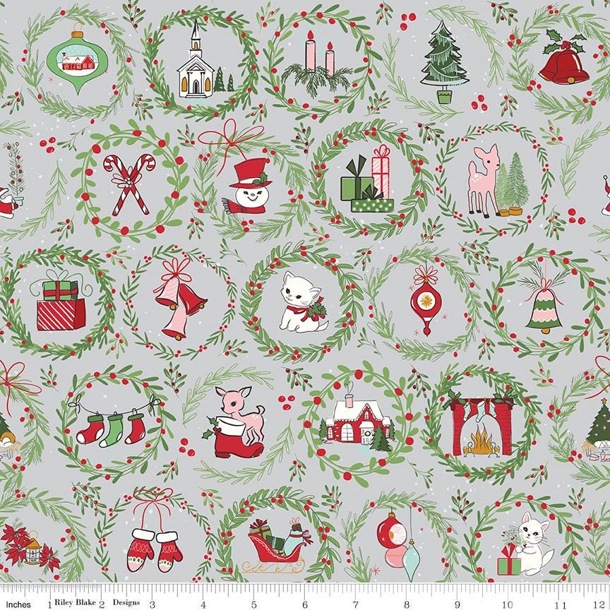 Mistletoe and Holly 2.5" Rolie Polie, Riley Blake RP-16400-40, 2.5" Precut Red Green Christmas Fabric Strips, Beverly McCullough