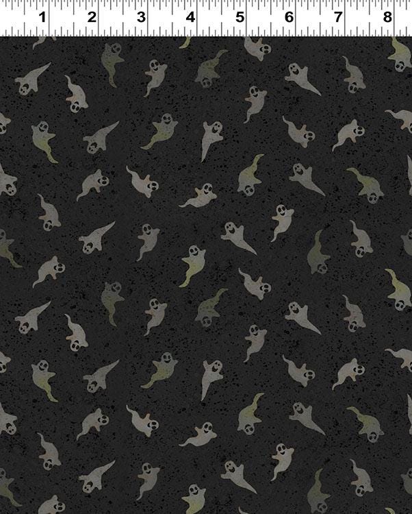 Emerald Hollow 20 Fat Quarters Halloween Fabric Bundle, Clothworks FQ0551, Cotton Halloween Quilt Fabric, Sue Zipkin