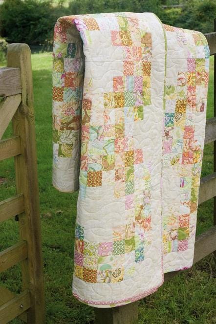 Jelly Roll Quilts Pattern Book, Pam and Nicky Lintott Z2175, 17 Strip Roll Project Designs, Patterns for Precuts